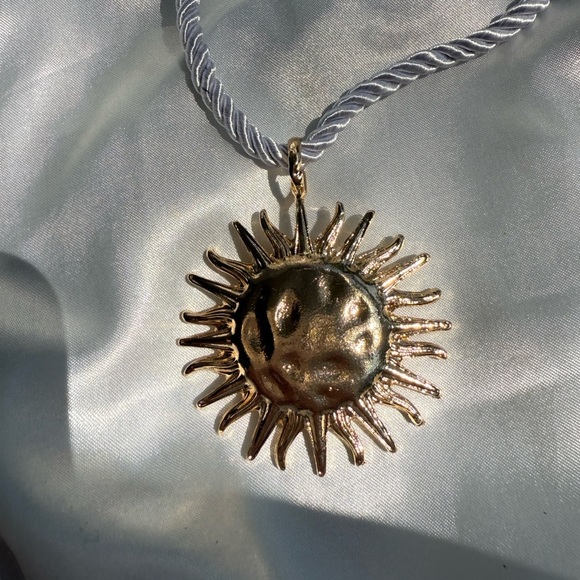 Anthropologe new adjustable Gold Sun Pendant Necklace - Picture 6 of 12